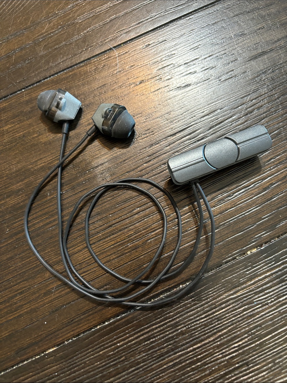 Wireless In-Ear Headphones in Charcoal Gray